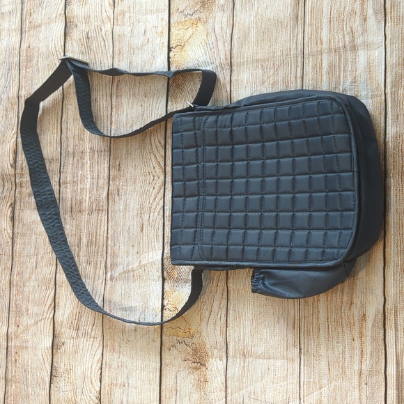 Lug Medium Crossbody Bag Purse With Adjustable Strap - Picture 2 of 4